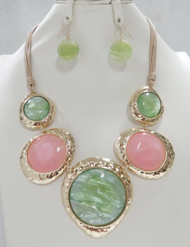 ACRYLIC NECKLACE SET PINK GREEN ( 5093 PG ) made by Oh My Jewelry
