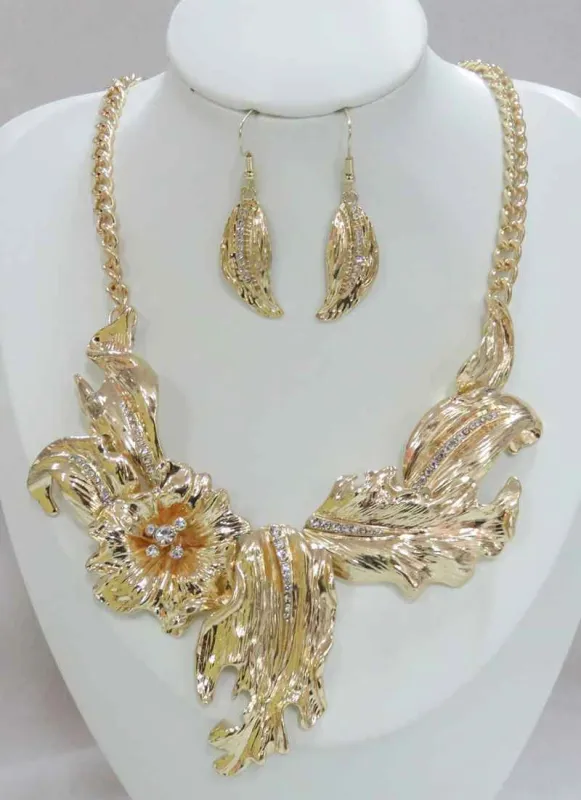 GOLD NECKLACE SET LEAVES CLEAR STONES ( 4100 G ) sold by Oh My Jewelry