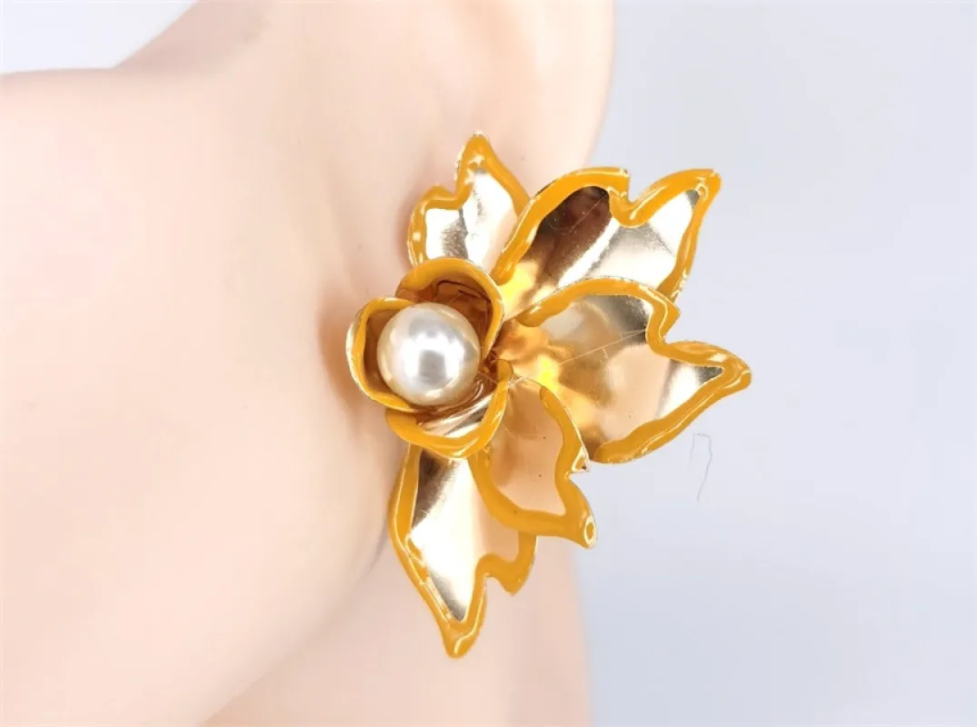 GOLD FLOWER YELLOW PEARL EARRINGS ( 6455 GDYL ) sold by Oh My Jewelry