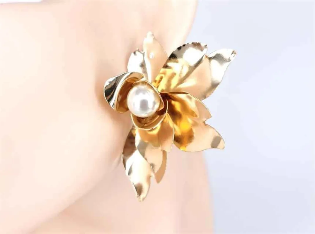 GOLD FLOWER EARRINGS ( 6454 GDCR ) sold by Oh My Jewelry