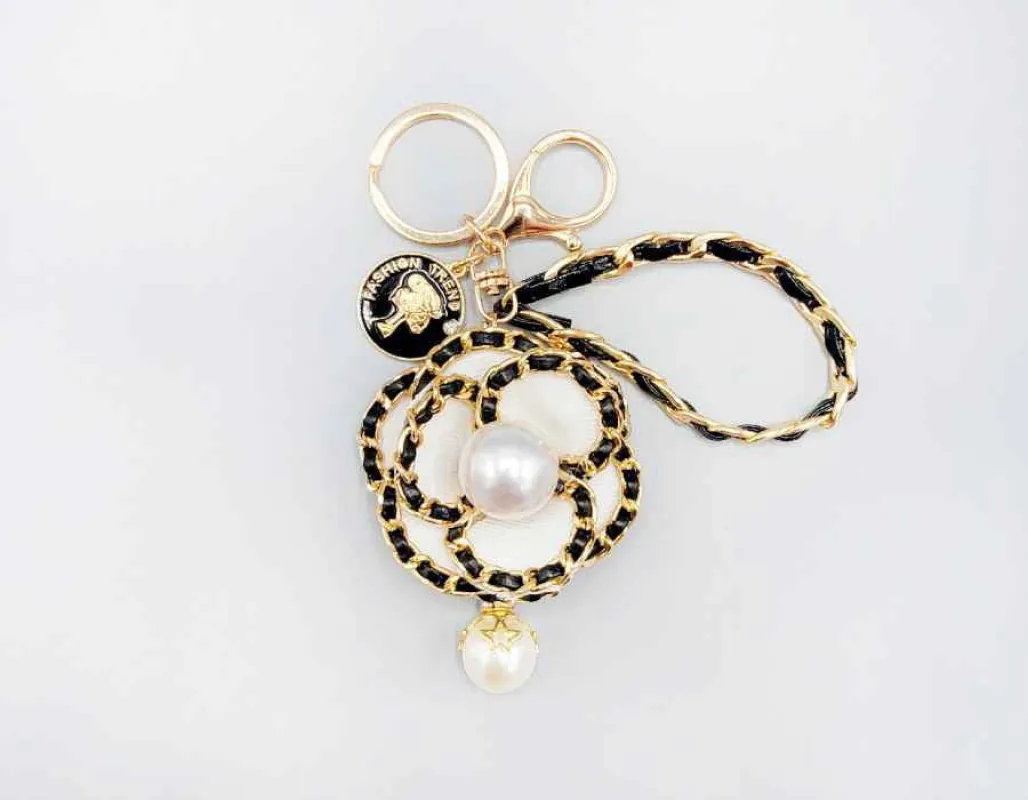 GOLD WHITE FLOWER KEYCHAIN ( 1673 GDWHT ) sold by Oh My Jewelry