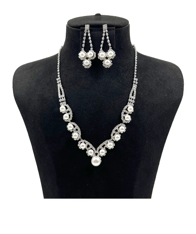 RHINESTONE PEARL NECKLACE SET ( 0815 1WH ) sold by Oh My Jewelry