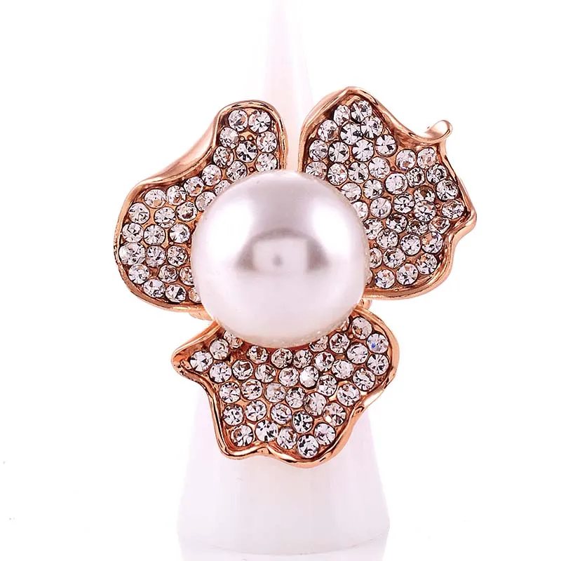 CRYSTAL FLOWER STRETCH RING PEARL ( 1330 GCP ) sold by Oh My Jewelry