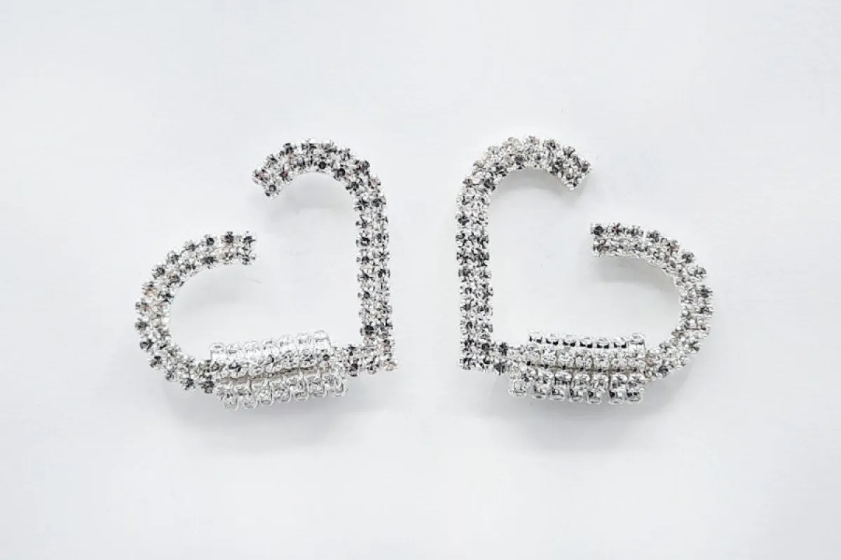 SILVER HEART SHAPE EARRINGS CLEAR STONES ( 5252 RH ) made by Oh My Jewelry