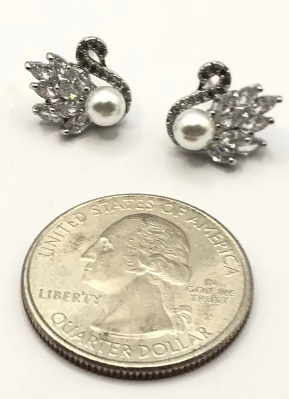 SILVER SWAN STUD EARRINGS CLEAR CZ STONES ( 334 ) made by Oh My Jewelry