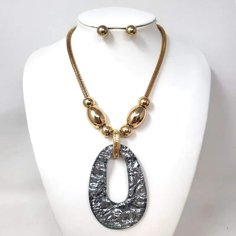 GOLD NECKLACE SET BLACK ROUND PENDANT ( 10589 GBK ) made by Oh My Jewelry