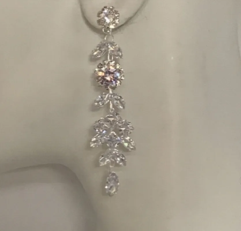 SILVER EARRINGS CLEAR CZ CUBIC ZIRCONIA STONES ( 28178 1CL ) sold by Oh My Jewelry