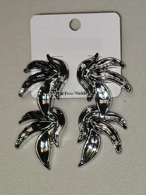 SILVER METAL EARRINGS ( 231426 S ) sold by Oh My Jewelry