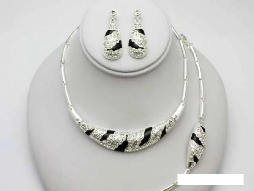 SILVER NECKLACE SET CLEAR STONES ( 11589 S ) made by Oh My Jewelry