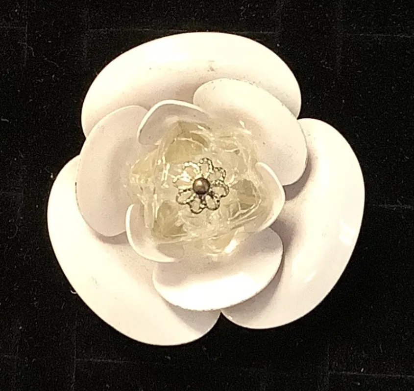 WHITE FLOWER RING ( 4518 WT ) sold by Oh My Jewelry