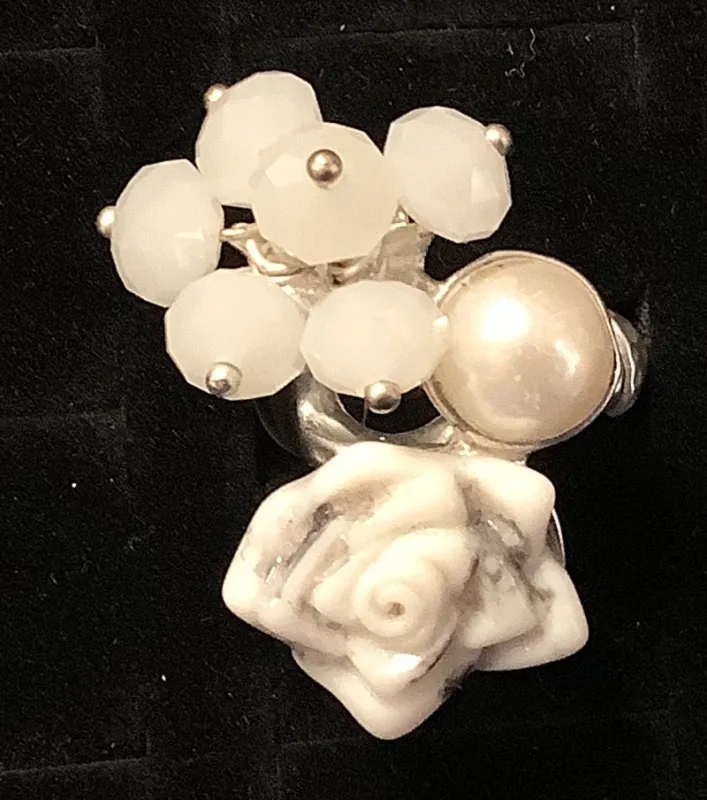 SILVER STRETCH RING WHITE FLOWER ( 1111 S ) sold by Oh My Jewelry