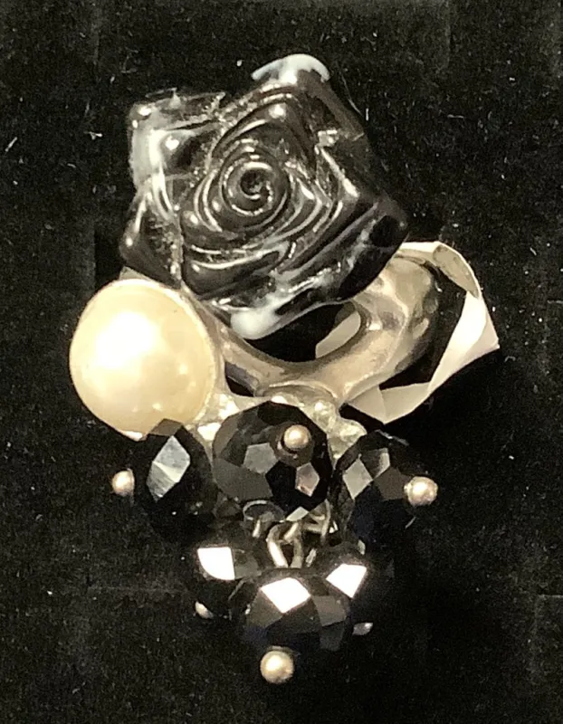 SILVER STRETCH RING BLACK FLOWER ( 1111 BK ) sold by Oh My Jewelry