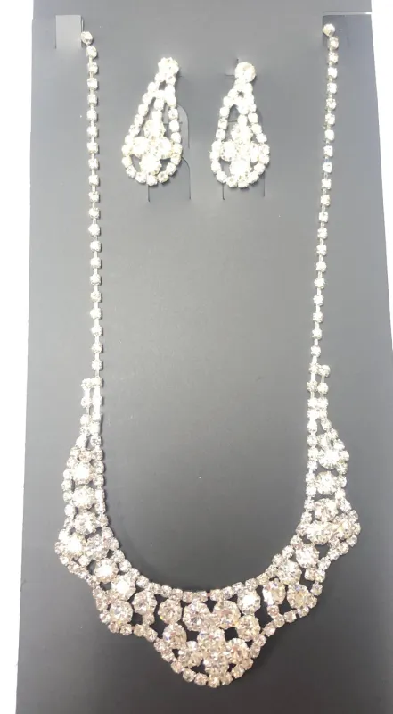 SILVER NECKLACE SET CLEAR STONES ( 33503 1CL ) made by Oh My Jewelry