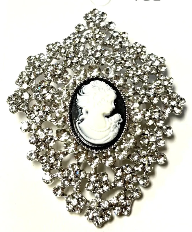 SILVER BROOCH CAMEO CLEAR STONES ( 06766 SCL ) made by Oh My Jewelry