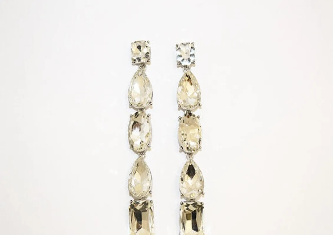 SILVER CLEAR DANGLING CRYSTAL EARRINGS ( 1888 SCRY ) made by Oh My Jewelry