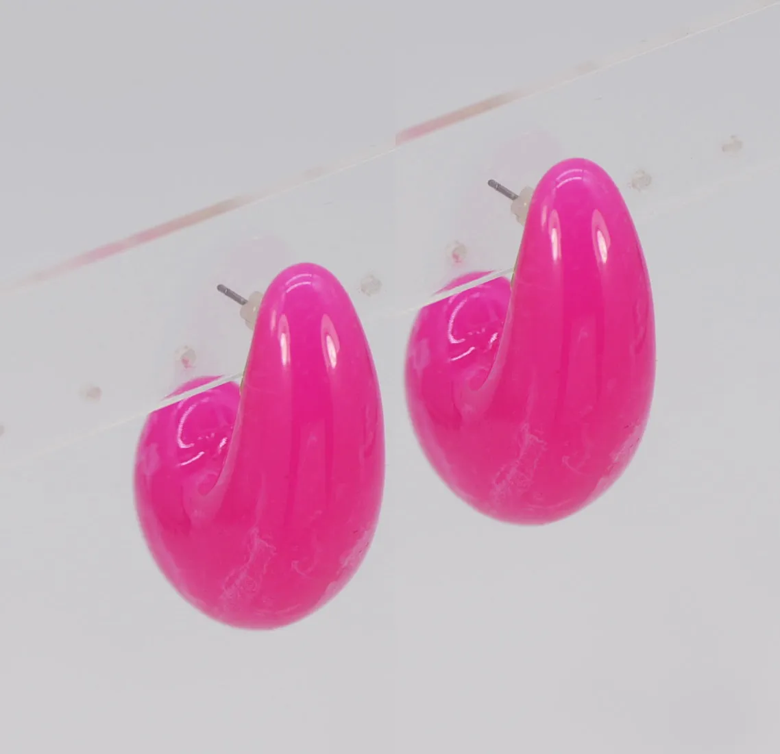 FUCHSIA RESIN EARRINGS ( 5996 FUCHSIA ) sold by Oh My Jewelry