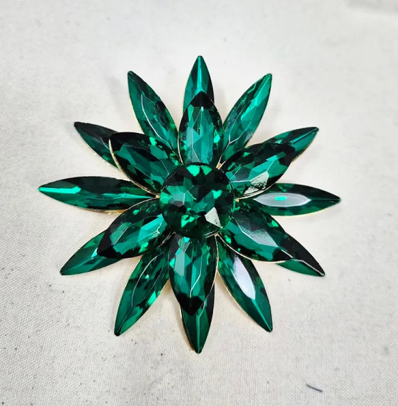 GREEN STAR BROOCH ( 10033 GGR ) made by Oh My Jewelry