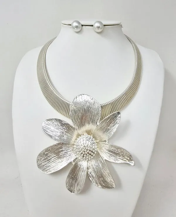 MATTE SILVER FLOWER NECKLACE SET ( 11298 MS ) sold by Oh My Jewelry