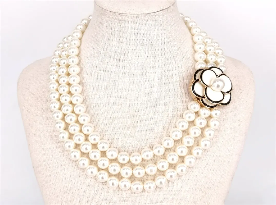 GOLD CREAM PEARL NECKLACE WHITE FLOWER ( 2266 GDIVCR ) made by Oh My Jewelry