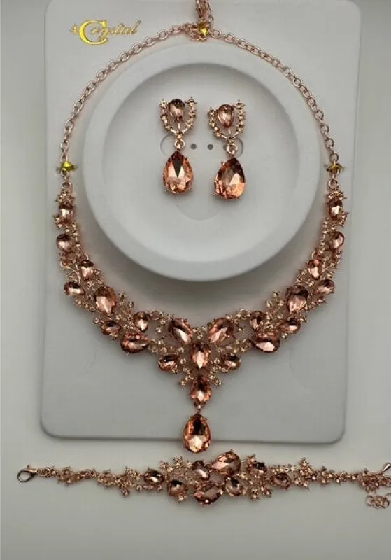 NECKLACE SET ( 386 PPH ) made by Oh My Jewelry