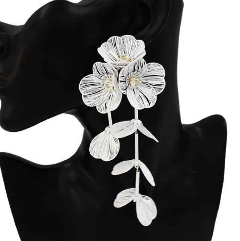 WHITE FLOWER FASHION EARRINGS ( 1067 WT ) made by Oh My Jewelry