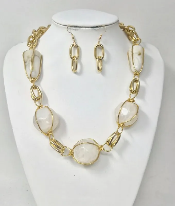 BEIGE NECKLACE SET ( 11333 GIV ) made by Oh My Jewelry