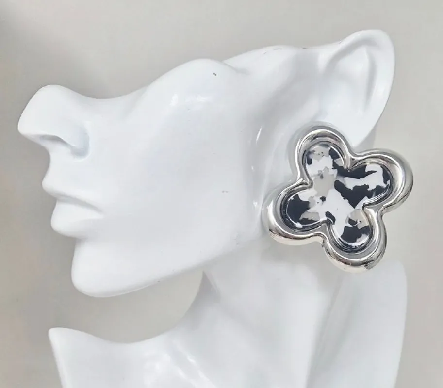 SILVER QUATREFOIL LEOPARD PRINT EARRINGS ( 10403 RLE ) made by Oh My Jewelry