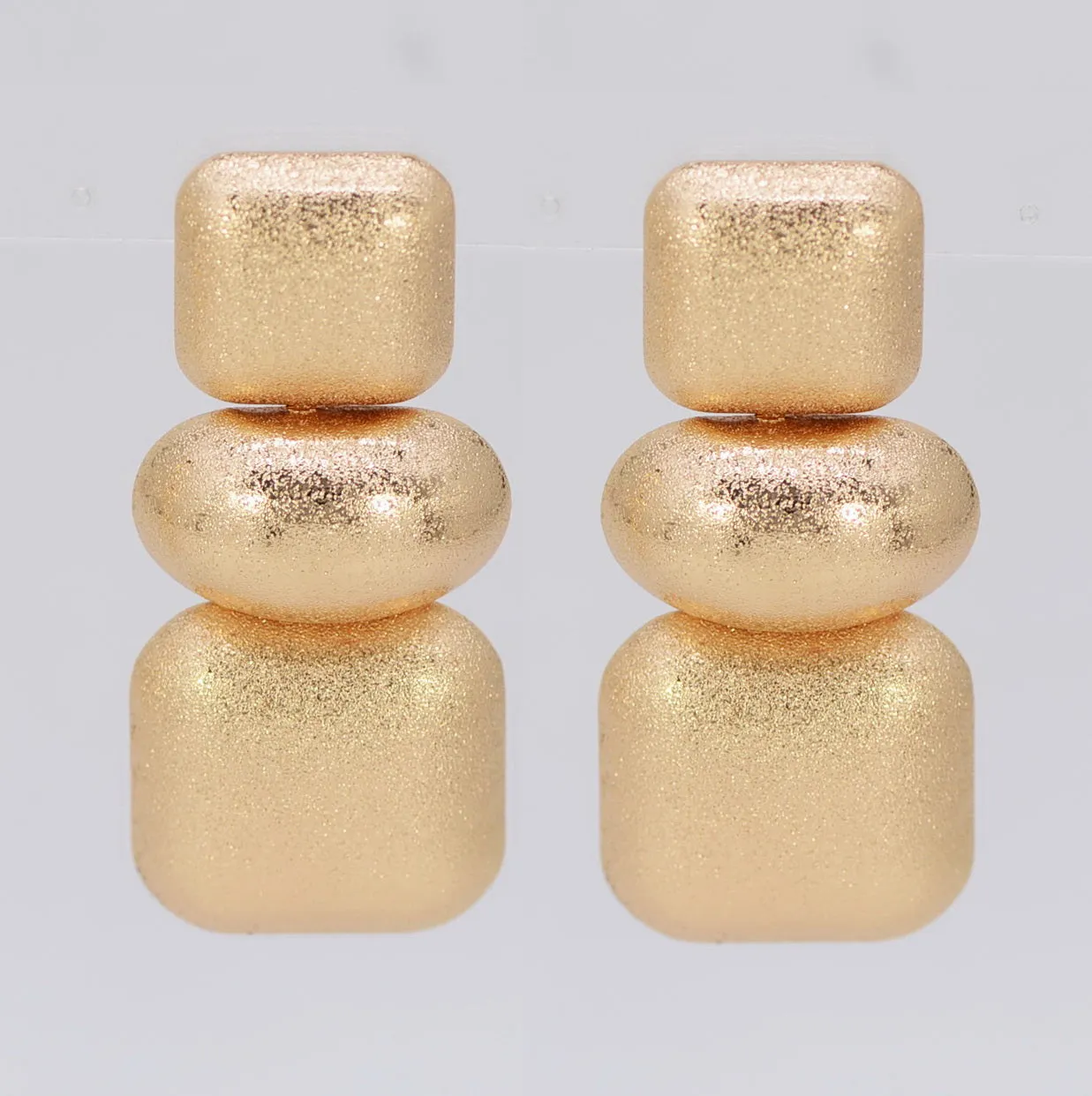 GOLD METAL EARRINGS ( 7028 SGOL ) sold by Oh My Jewelry