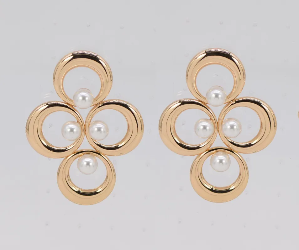 GOLD METAL EARRINGS CREAM PEARLS ( 6985 GLCRM ) made by Fiesta