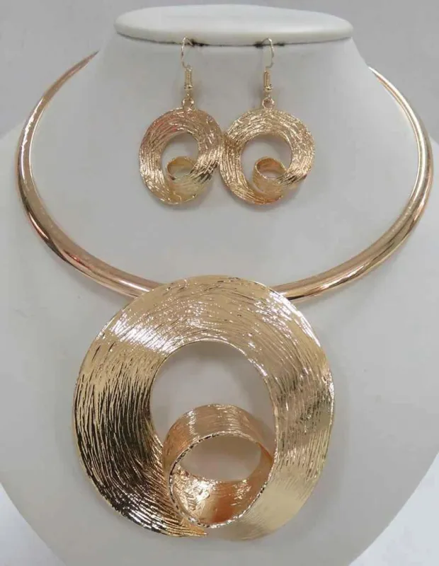 GOLD CHOKER PENDANT NECKLACE SET ( 3615 G ) made by Oh My Jewelry