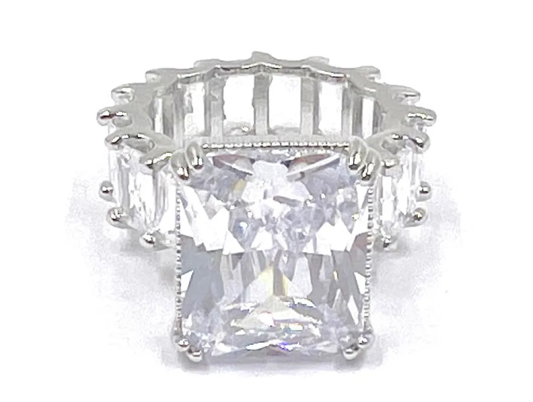 SILVER RING CLEAR STONES SIZE 10 ( 0101 3C10 ) made by Oh My Jewelry