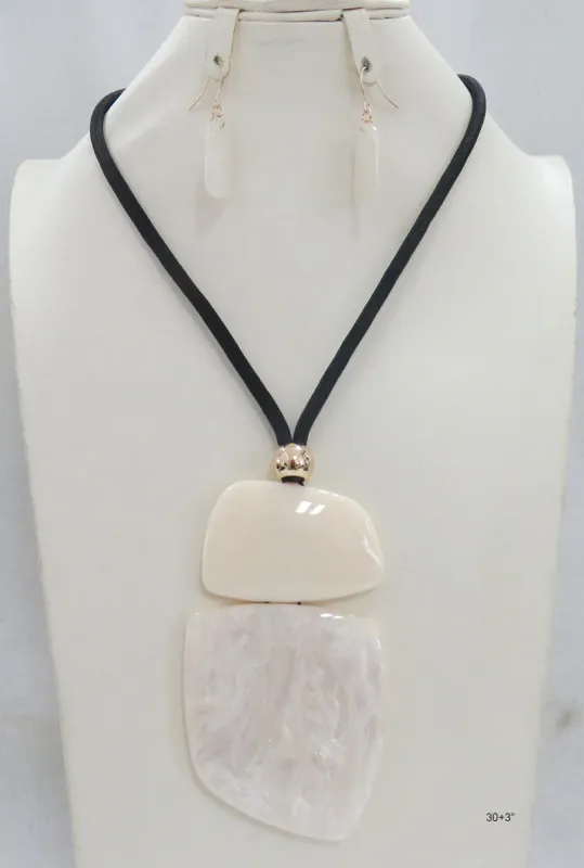 FASHION NECKLACE (YNE5609 WH) made by Oh My Jewelry