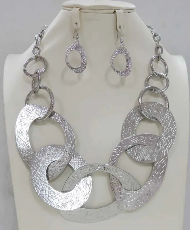 SILVER METAL NECKLACE SET ( 4959 S ) made by Oh My Jewelry