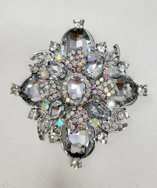 SILVER BROOCH CLEAR STONES ( 10014 RCL ) made by Oh My Jewelry