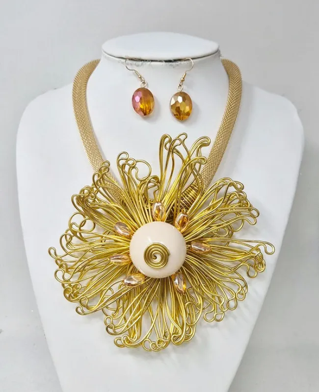 FASHION GOLD FLOWER NECKLACE JN11446 G) made by Oh My Jewelry