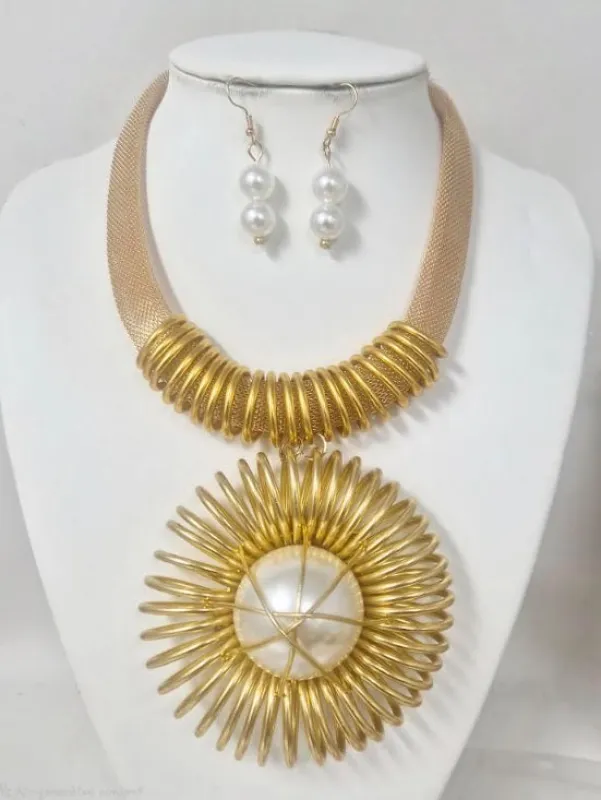 FASHION GOLD PEARL NECKLACE (JN11330 GCR) made by Oh My Jewelry