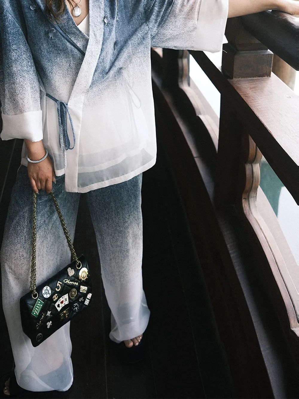 MUKZIN“Capsule Collection”Gradient color V-neck lightweight shirt sold by Muzkin product image thumbnail 5