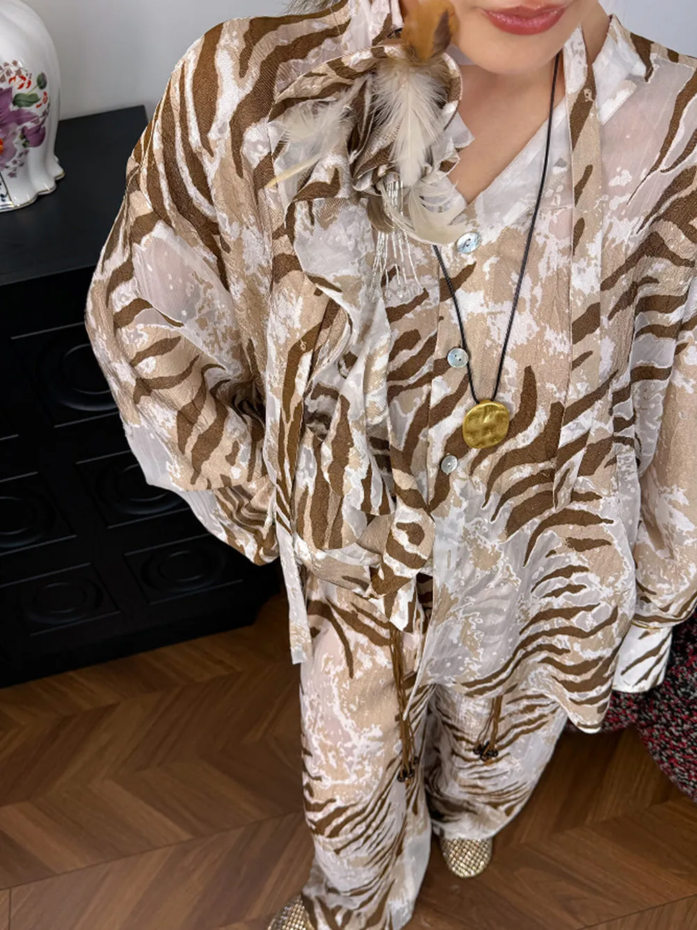 MUKZIN“Capsule Collection”Tiger print slimming shirt sold by Muzkin product image thumbnail 3