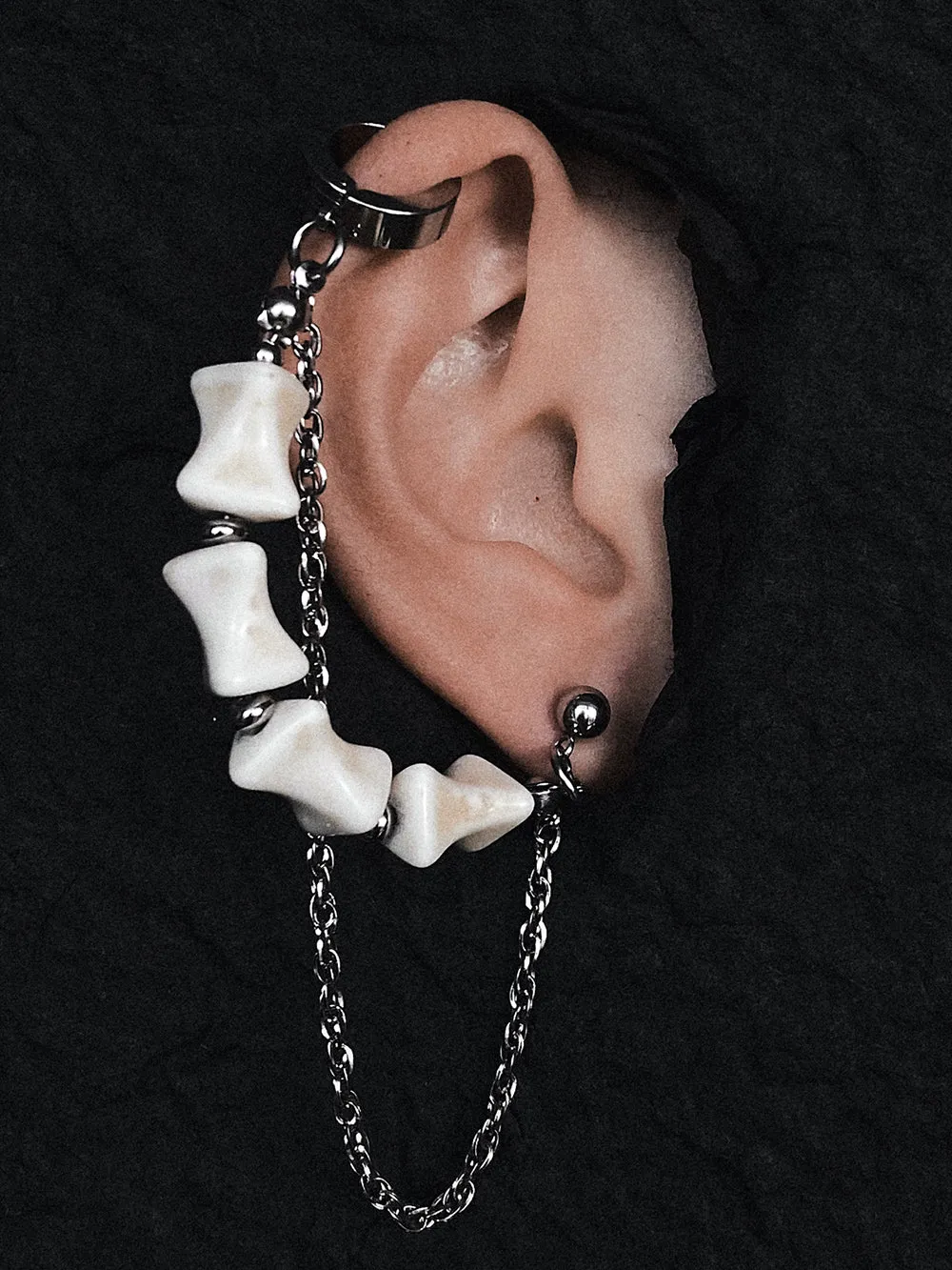MUKTANK×DARK DREAM Wasteland-style Integrated Earrings Decorated with Beaded Chains in The Shape of Bones sold by Muzkin product image thumbnail 2