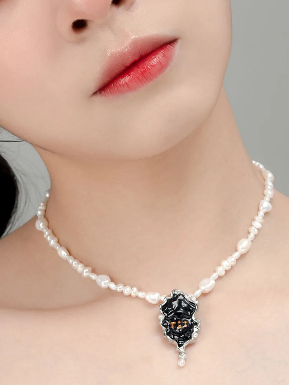 MUKTANK X QUANDO Tears of Black Witch Pearl Beaded Necklace sold by Muzkin product image thumbnail 2