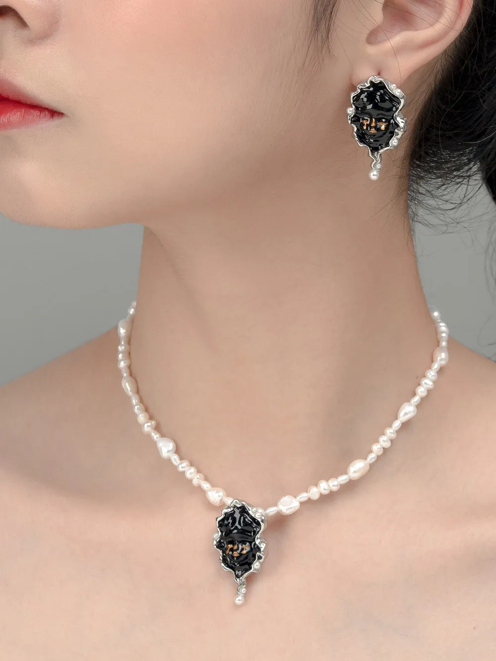 MUKTANK X QUANDO Tears of Black Witch Pearl Beaded Necklace sold by Muzkin product image thumbnail 4