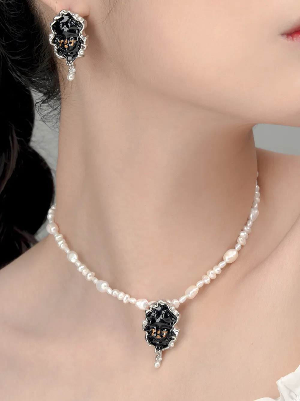 MUKTANK X QUANDO Tears of Black Witch Pearl Beaded Necklace sold by Muzkin product image thumbnail 5