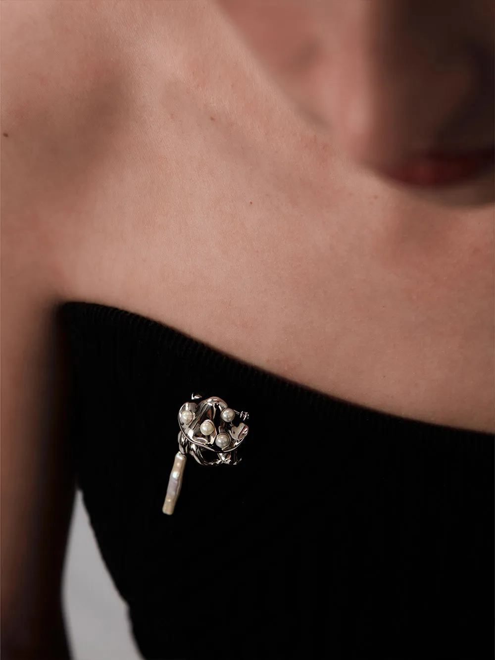 MUKTANKxPEARLONA Dangerous Garden -Baroque Pearl Mushroom Lady Brooch sold by Muzkin product image thumbnail 5
