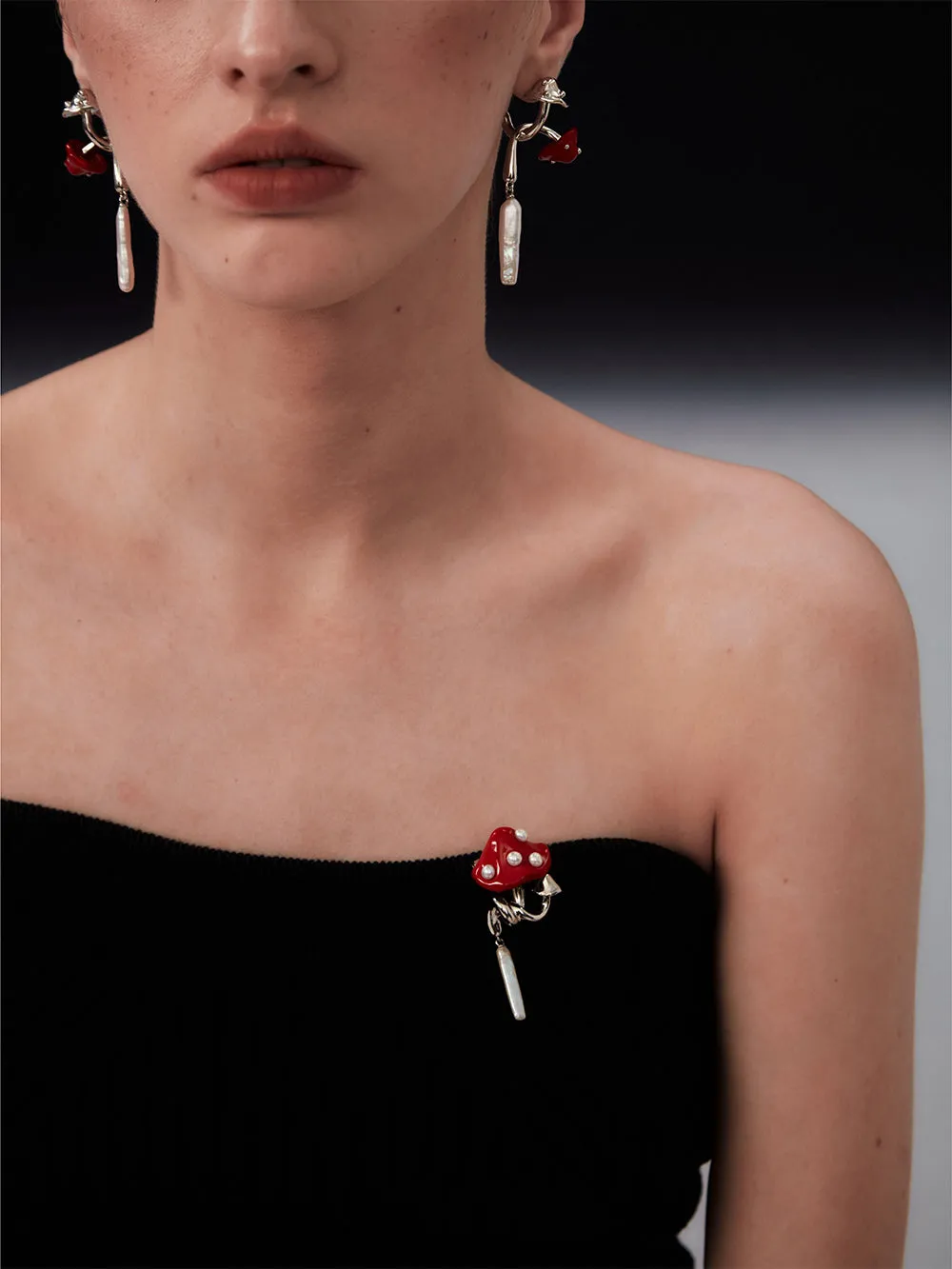 MUKTANKxPEARLONA Dangerous Garden -Baroque Pearl Mushroom Lady Brooch sold by Muzkin product image thumbnail 3