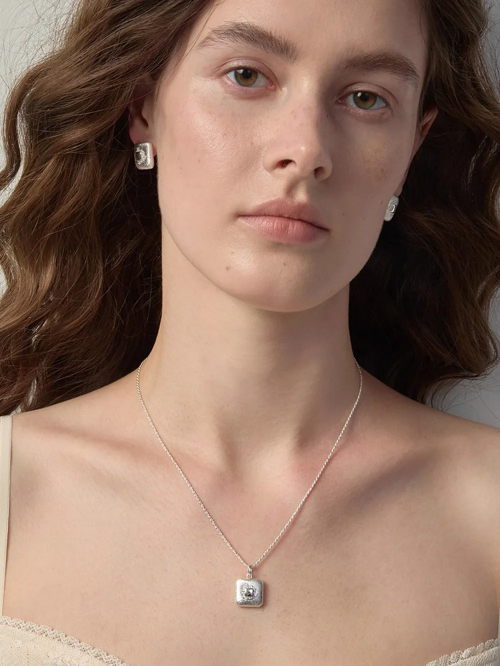 MUKTANK×SUN HUNTER Square Brushed Necklace sold by Muzkin product image thumbnail 3