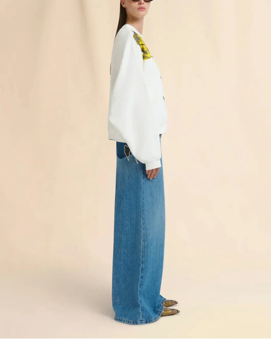 White Cotton Sweatshirt with Tulip Print sold by SHOWROOM product image thumbnail 3