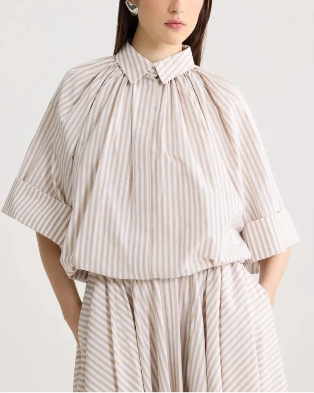 Organic Cotton Voluminous Short-Sleeved Striped Blouse sold by SHOWROOM product image thumbnail 4