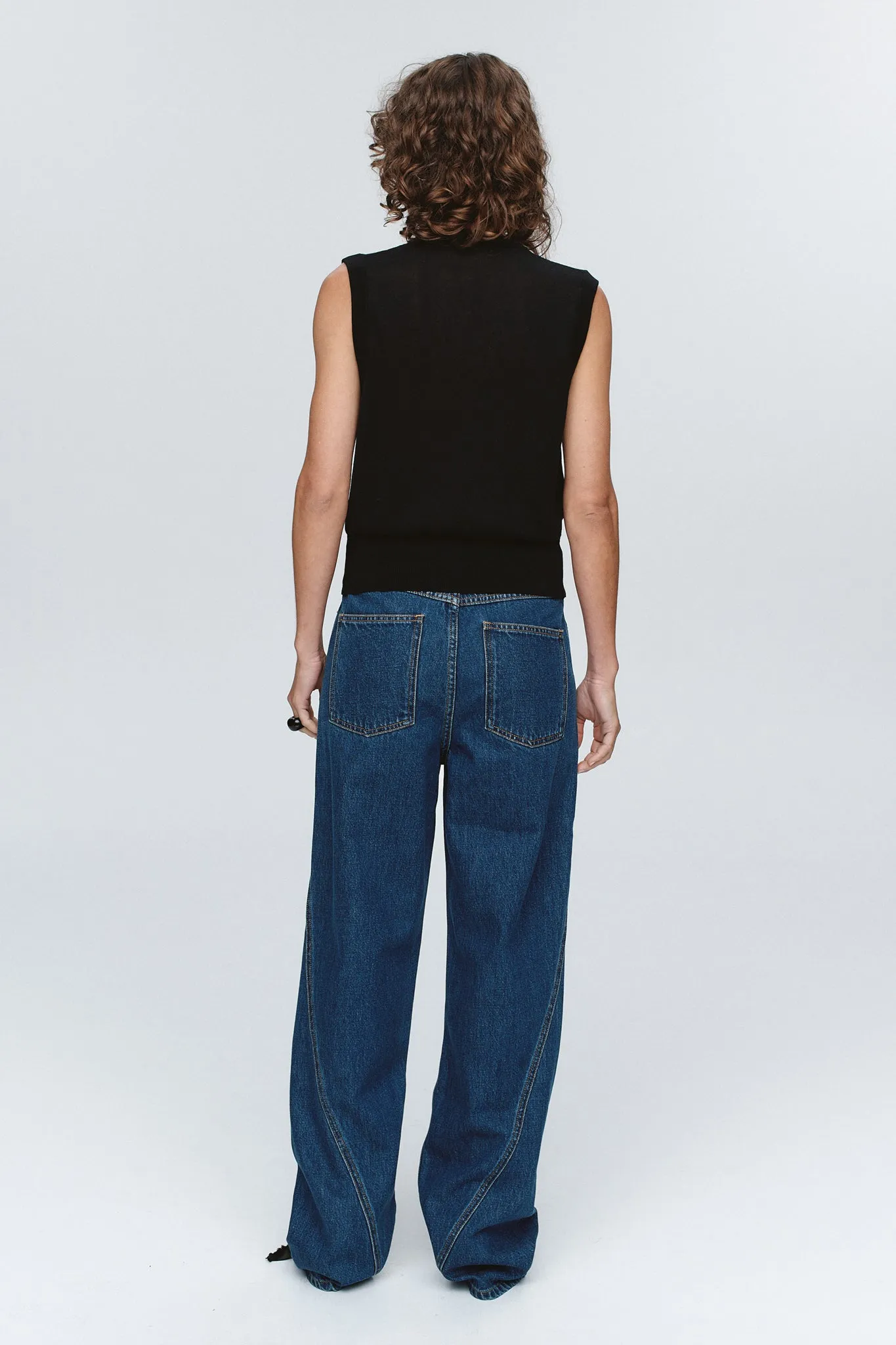 FOUNDATIONS VEST - BLACK sold by Marle product image thumbnail 4