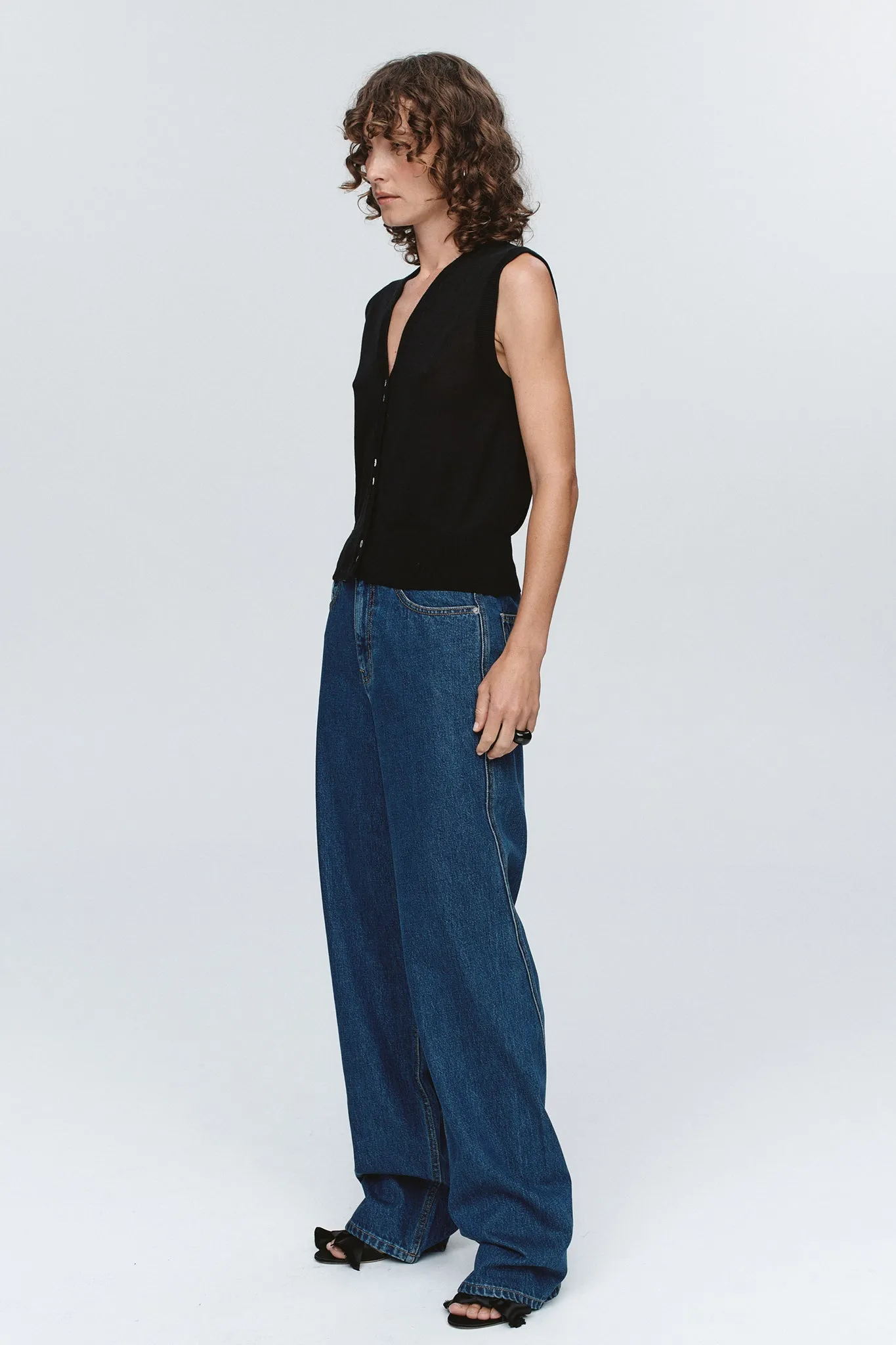 FOUNDATIONS VEST - BLACK sold by Marle product image thumbnail 3