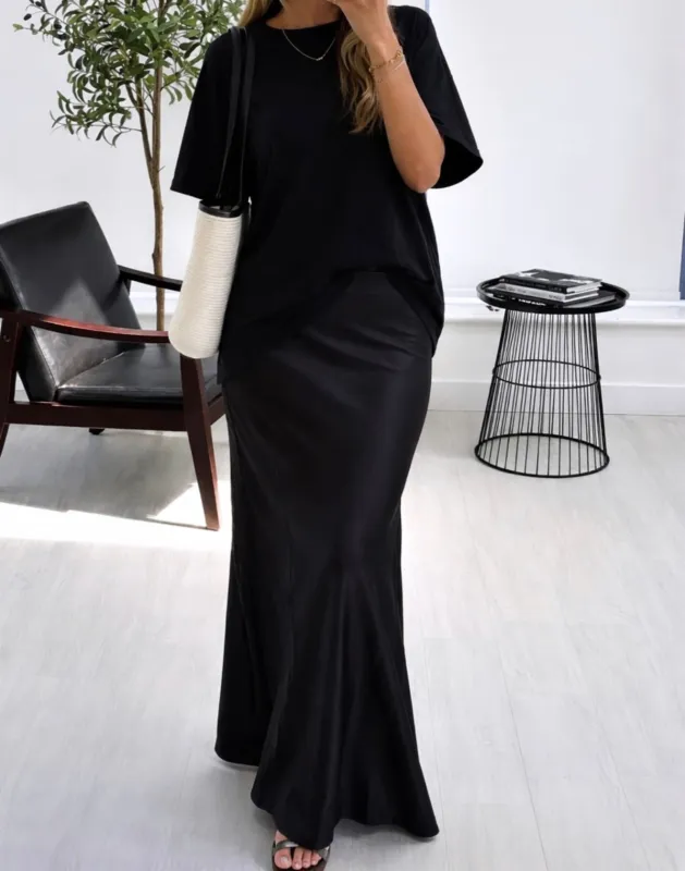 Oversized Black Tee made by Love Knot War